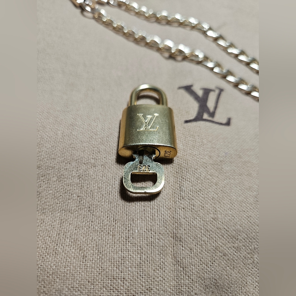 2 Authentic Louis Vuitton Lock & Keys #322 & #323 (Plus 2 unbranded chains) - Picture 7 of 8